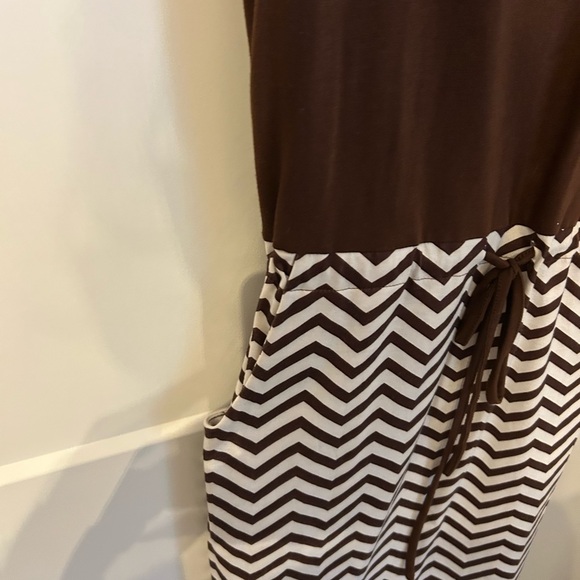 Amazon Brown and White Chevron Dress - Picture 5 of 5